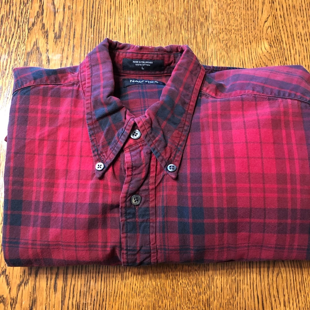 Men’s longsleeve Nautica button up dress shirt.